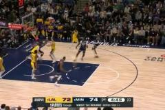 又一幅世界名畫(huà)！愛(ài)德華茲身后掏球，隨后殘暴隔扣東契奇！