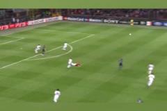 制服諾伊爾人的男人！斯坦科維奇歐冠賽場上的驚天吊射！