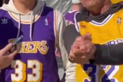 想對(duì)獨(dú)行俠GM說(shuō)什么？湖蜜：謝謝你Nico 我們要給你立雕像