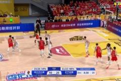 火藥味十足！孫銘徽與鄢手騏卡位糾纏，隨后被后者頂?shù)?，鄢手騏被判違體！