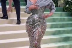 金-卡戴珊紅毯現(xiàn)場，這樣穿屬實有點保守了