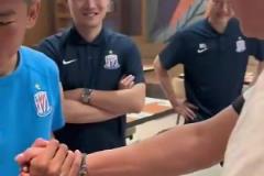 范志毅：于漢超你37歲還是闖的年紀(jì)，給你送兩瓶香檳來