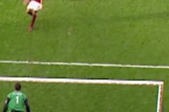 秀操作連隊友都騙了！皮雷&亨利點球配合失誤！