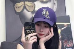 女詹密穿紫色高跟鞋+23號球衣：湖人加油呀??！