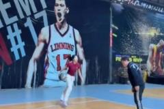 有一說(shuō)一，這妹子在野球場(chǎng)相當(dāng)于什么級(jí)別？