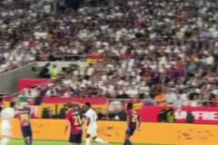 維尼修斯在亞馬爾面前像個(gè)新兵蛋子