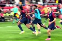 奪得賽季第二冠巴薩球員更衣室瘋狂慶祝