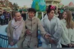 看上了？迷你羅被小美女問(wèn)及是否有女友，迷你羅有點(diǎn)害羞了