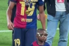 亞馬爾：老弟你是多弗朗明哥嘛亞馬爾老弟：沒(méi)錯(cuò)我是??！