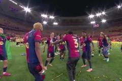 接著奏樂(lè)接著舞！巴薩奪冠亞馬爾和眾將跳舞慶祝！