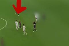 比賽結(jié)束后，加維跑到阿森西奧面前羞辱