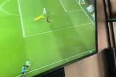 笑噴了！費(fèi)蘭進(jìn)球時(shí)裁判怎么了？！