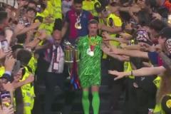 賽季第二冠巴薩時(shí)隔4年再奪國(guó)王杯冠軍，32次奪冠歷史第一