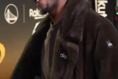 心情不錯！巴特勒因傷缺陣G3 賽前入場依然滿臉笑容