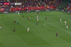 巴薩加時(shí)絕殺莫德里奇和迪亞斯配合失誤，孔德?lián)寯嗪筮h(yuǎn)射破門