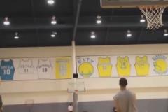 除了他誰都進(jìn)不了的球！庫里在訓(xùn)練中的那些逆天進(jìn)球！