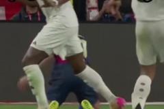 國(guó)王杯決賽這兩次判罰引爭(zhēng)議！這兩個(gè)瞬間，你認(rèn)為是點(diǎn)球嗎？