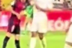 硬懟！加維怒掐貝林厄姆的脖子