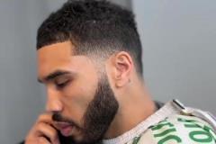 這造型如何呢？近距離展示塔圖姆的發(fā)型！