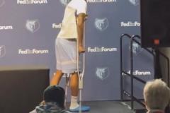 莫蘭特不想被拍遮擋鏡頭，導(dǎo)播直接切換角度