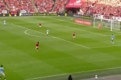 運氣太差了！懷特斷球小角度推射空門擊中立柱！