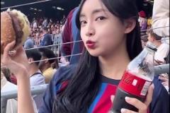 韓國女主持竟是巴薩球迷不得不說韓國女孩子是真好看~