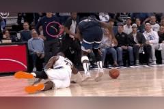 擋災(zāi)了？華子答應(yīng)抗癌小球迷一直戴著的手環(huán)被打飛 痛苦倒地所幸無礙