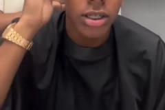 年輕人心中都有一個(gè)黃毛亞馬爾似乎對(duì)自己的造型很滿意