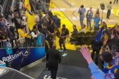 庫里超遠單手投籃，帥是真帥，沒進也是真的沒進！