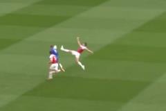 傳奇連線！小舒后場(chǎng)大腳助攻瓦爾迪破門