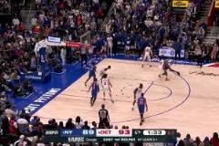 救大命?。√扑龟P(guān)鍵神仙級負角度后仰，隨后又一記大號三分反超！