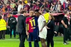 巨星范！賽后拉菲尼亞安慰皇馬球員