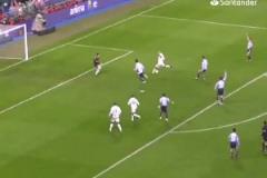 腦后長(zhǎng)眼！古蒂經(jīng)典腳后跟連線助攻齊達(dá)內(nèi)