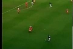 低調(diào)實(shí)力派！菲爾-內(nèi)維爾奔襲近半場后遠(yuǎn)射世界波破門