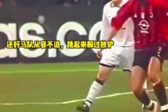 連躲閃都如此優(yōu)雅！歐冠名場(chǎng)面：馬爾蒂尼vs基恩！