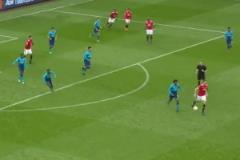 空中霸主！費(fèi)萊尼背對球門依然抗住多人將球頂入