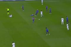 這年輕人！17歲時(shí)的加維pk典禮中場(chǎng)