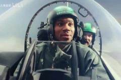 要不還是拍電影去吧！字母哥此前廣告展現(xiàn)的演技如何呢？