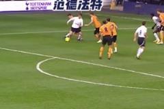 加餐？登貝萊開(kāi)場(chǎng)4分鐘閃擊+傷退，賽后上大巴拿了一串葡萄