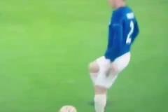 球迷調(diào)侃：這是阿森納正在快速反擊時(shí)，厄德高的狀態(tài)