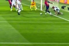 ?。?？什琴斯尼向國米教練解釋了他為何未能阻止鄧弗里斯