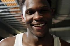 開心到停不下來！華子賽后一路大笑：Wolves in 5！！