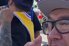 變洛杉磯公敵了！湖人球迷場外噴華子：MotherF**ker