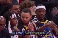 提前一節(jié)半投降？勇士眾主力在替補(bǔ)席上有說(shuō)有笑