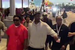 華子在LA街頭慶祝勝利：他們一直放狠話，說五場拿下我們，今天都給我去死吧