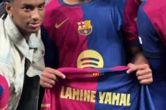 未來(lái)已來(lái)！巴薩官推祝賀亞馬爾解鎖巴薩生涯百場(chǎng)里程碑！