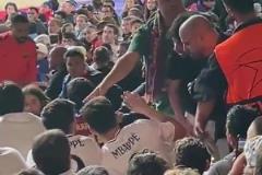 水火不容啊~馬德里球迷被驅(qū)逐出巴塞羅那體育場