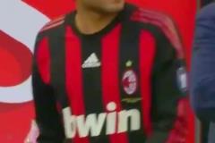 小烏龜比尤德斯補(bǔ)時(shí)替換貝克漢姆上場，米蘭首秀未觸球便告結(jié)束