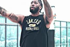 內(nèi)線被對手打爆！湖人球迷現(xiàn)在應(yīng)該很想念這個男人吧？