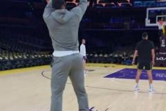 背水一戰(zhàn)！老詹G5賽前熱身Logo Shot兩連擊